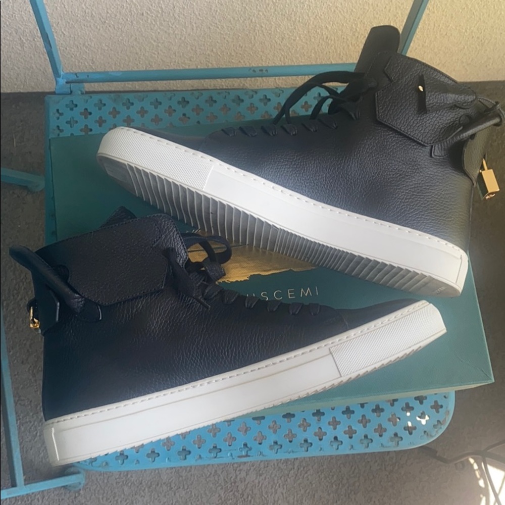 Black high sneakers